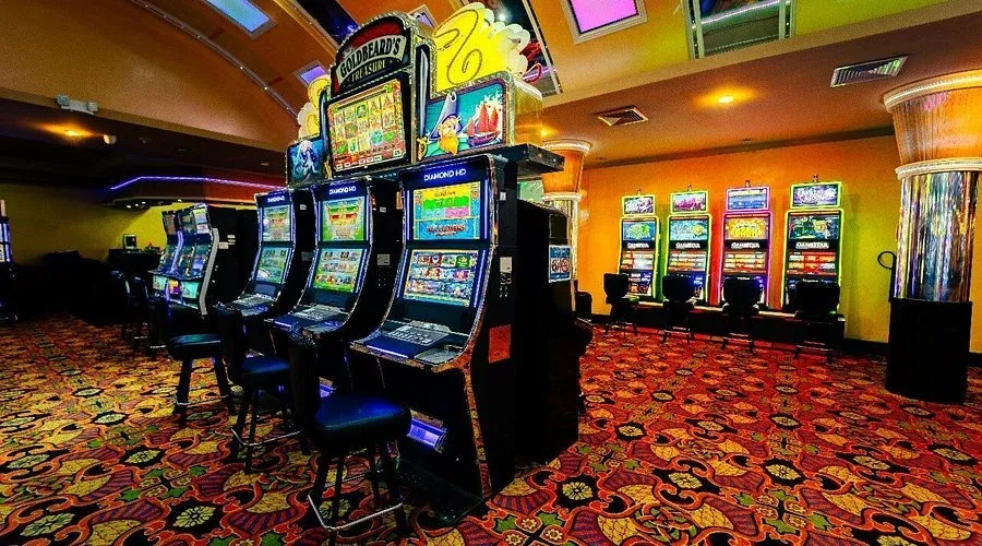 Live-Tischspiele Blackjack und Baccarat